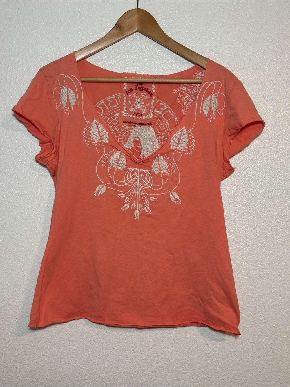 JW Los Angeles Embroidered Fitted Tee Peach Size Large 100% Cotton Casual